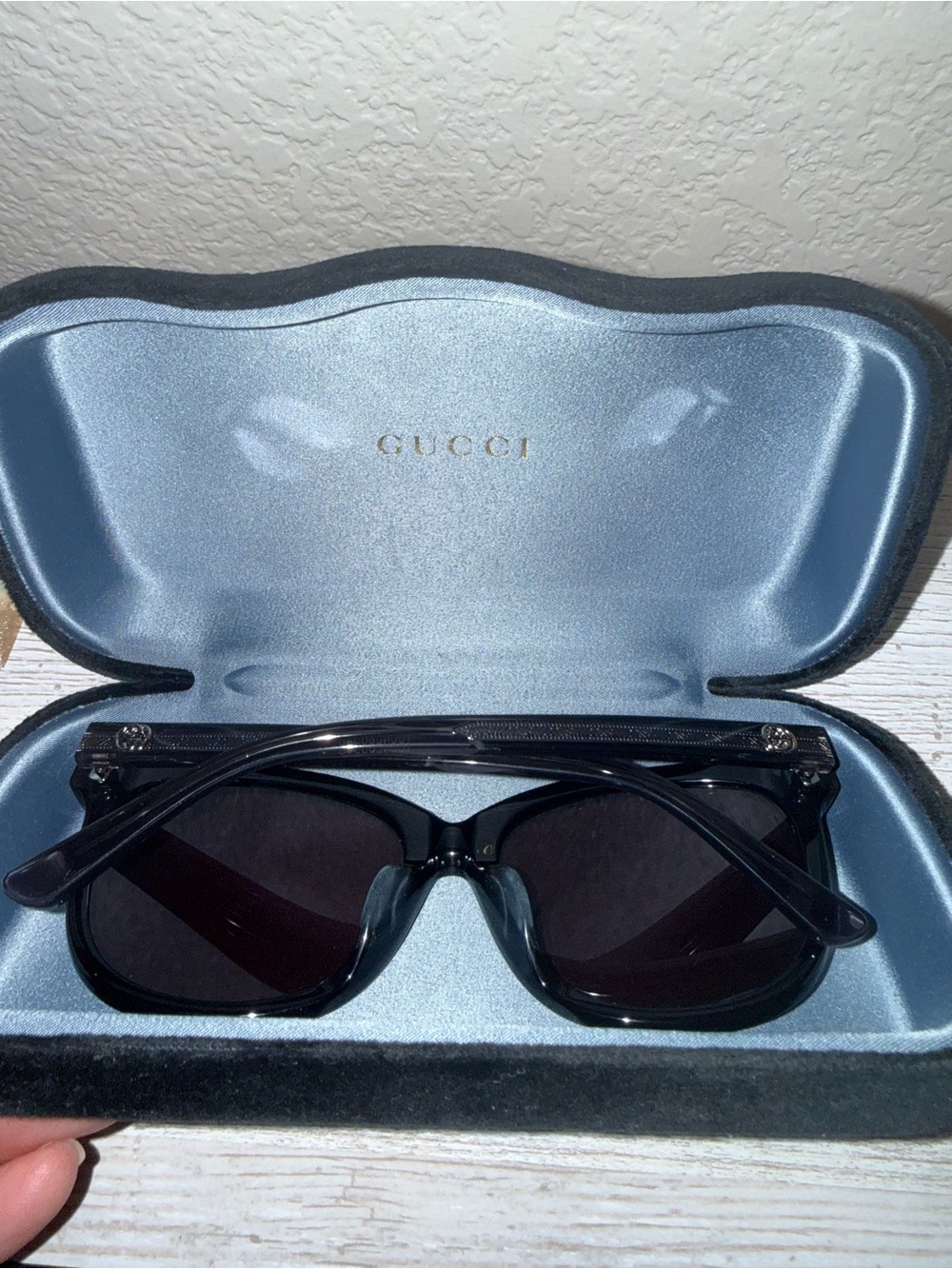 Gucci Black Sunglasses with Mirrored Lenses - Picture 3 of 7